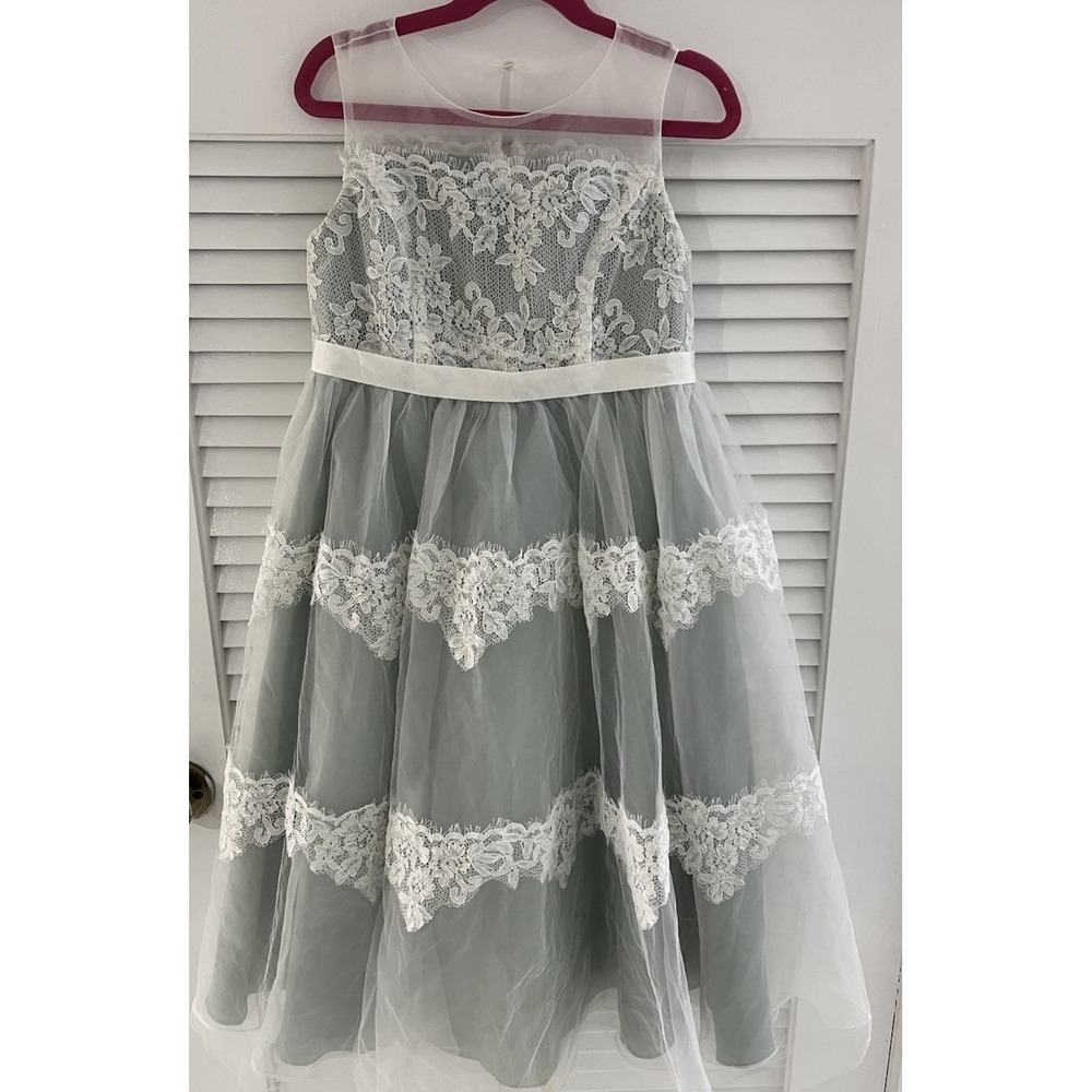 (255/7)Girls Dusty Green Lace And Tulle Party Dress Size 10  ( item#5)